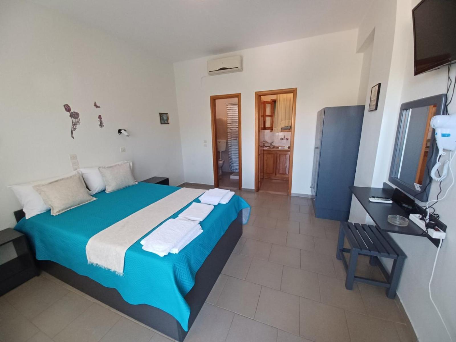 Pension Anna Patitiri  Room photo